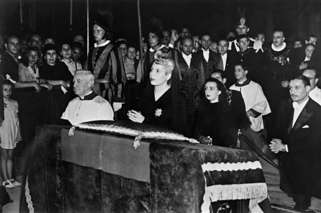 inner1762801568003Evita-3.jpg